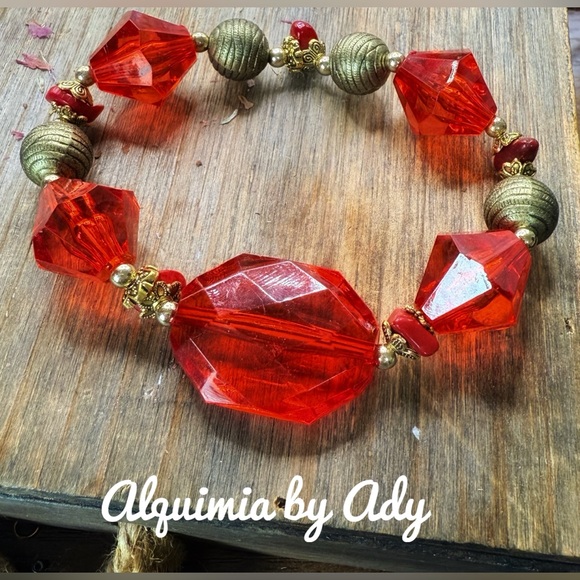 Alquimia Jewelry - Alquimia Vibrant Red and Gold Bracelet with coral